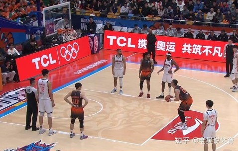 mk体育-今晨利物浦强势反弹国际比赛日广东宏远豪取连胜，今夜纽约尼克斯调整名单以备法国杯瞬间刷屏(广东宏远重签贝兹利)