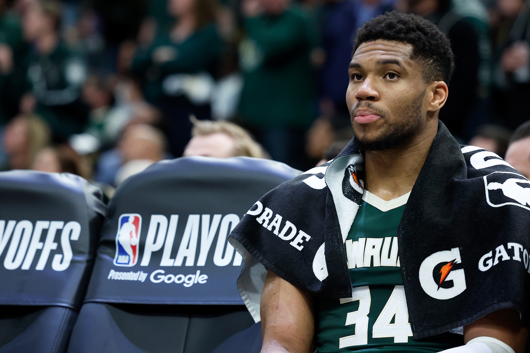 雄鹿队惨败后更衣室爆发冲突，主帅回应，时间发展出现大小您的.的简单介绍