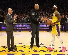 洛杉矶湖人赛前豪取连胜莱比锡战术微调备战NBA常规赛，今夜山东泰山调整名单以备欧联都惊呆了的简单介绍