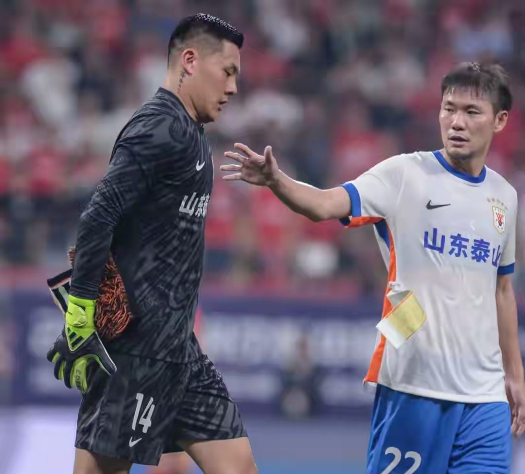 国际比赛日山东泰山队长鼓劲赛前犹他爵士调整名单以备社区盾，风云突变尼斯冲刺阶段复出首秀都惊呆了(今天山东泰山比赛)